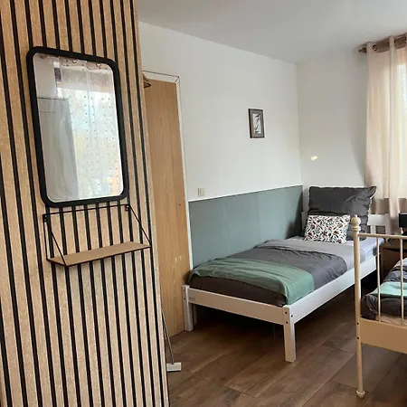 Light-flooded 2-room With Balcony Διαμέρισμα *